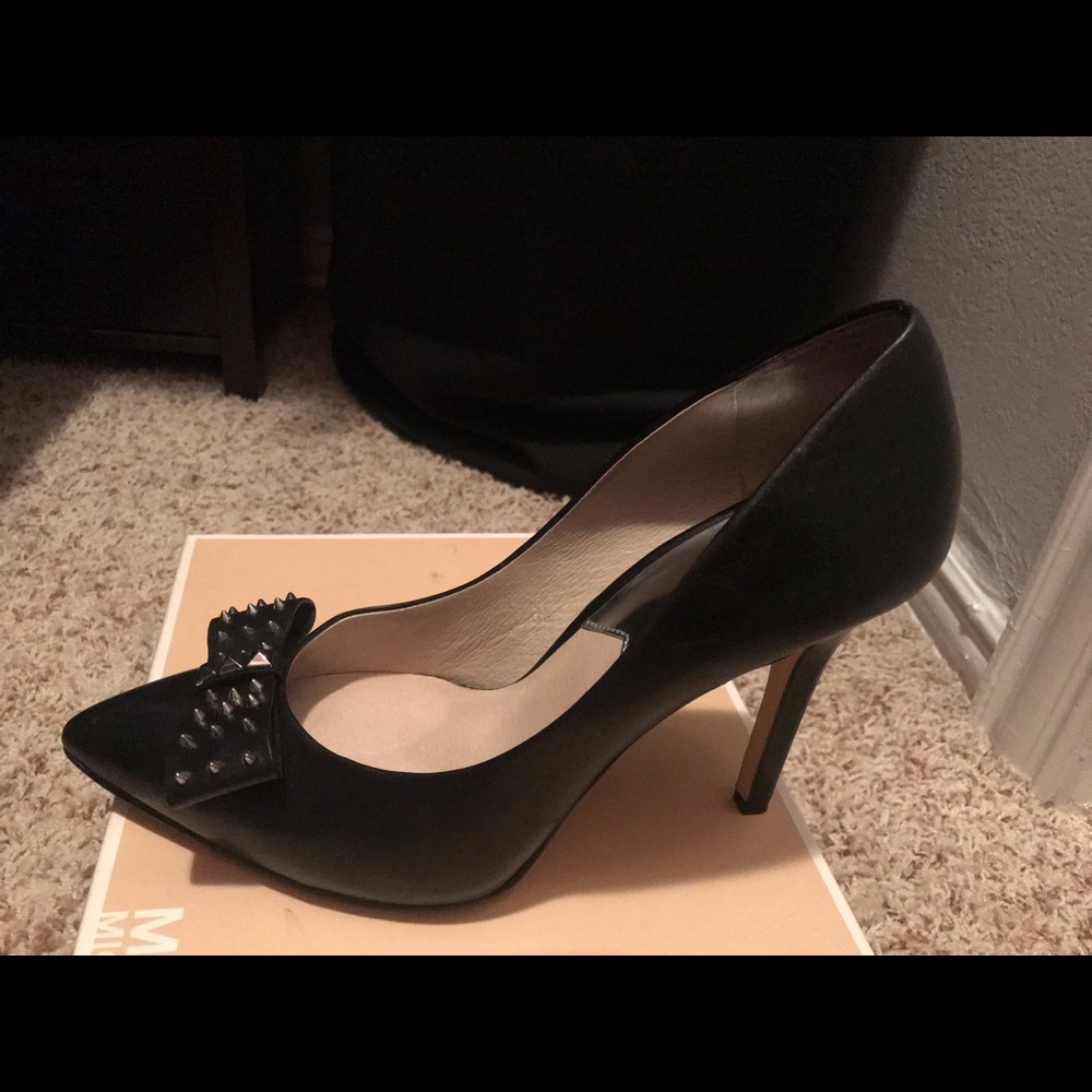 Michael Kors: Devin Pump